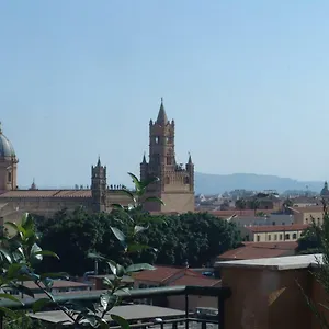 Camera-attico Luminoso Con Terrazza Italia